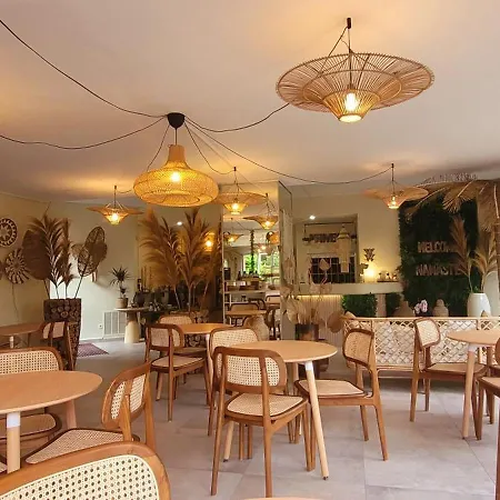 Tennis International Hotel