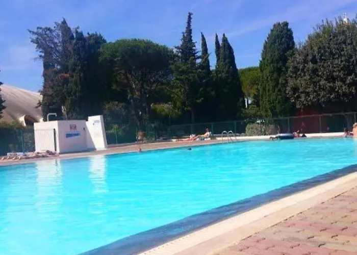 Ξενοδοχείο Tennis International 3*